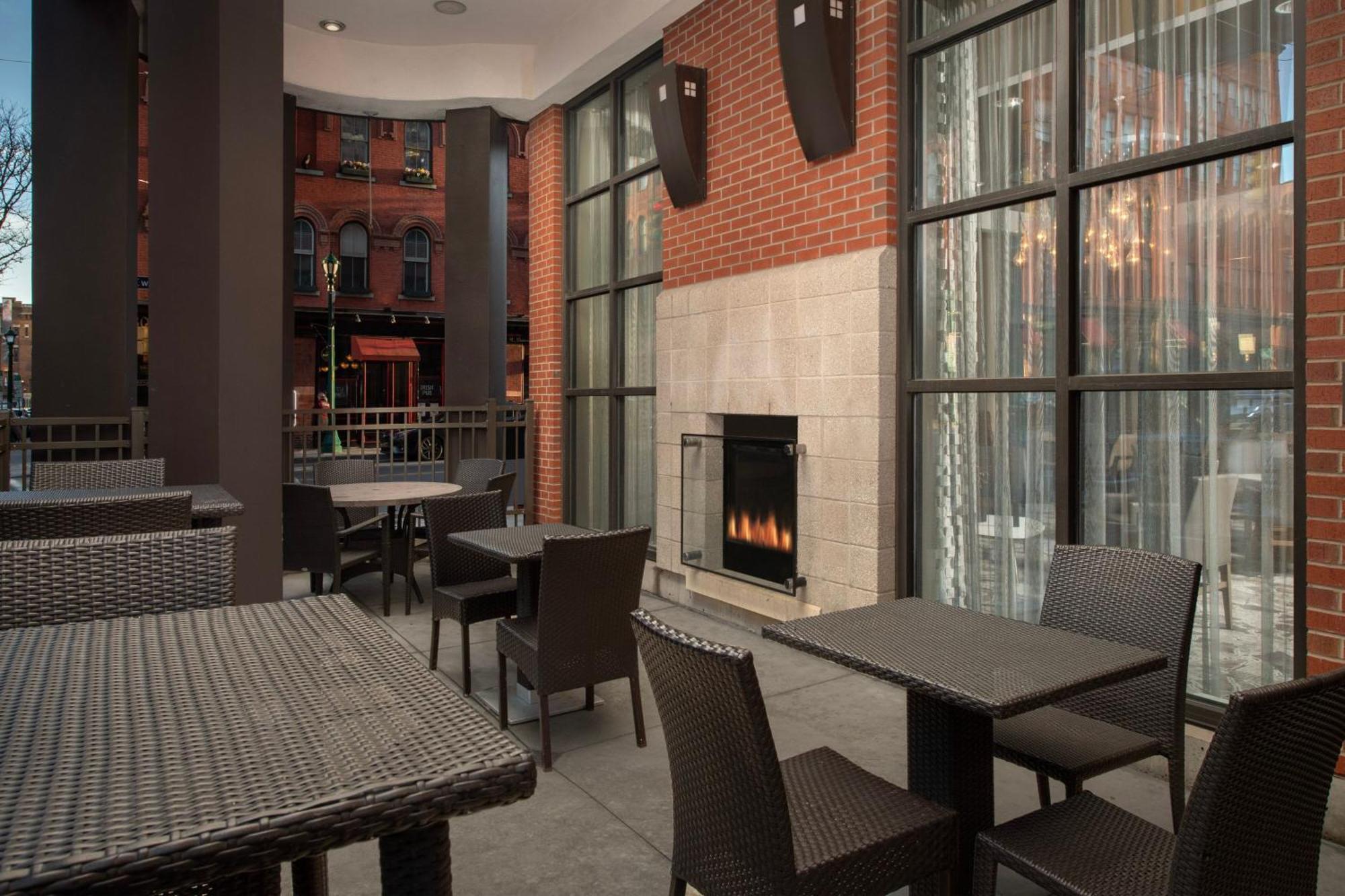 Courtyard By Marriott Syracuse Downtown At Armory Square Hotel Buitenkant foto