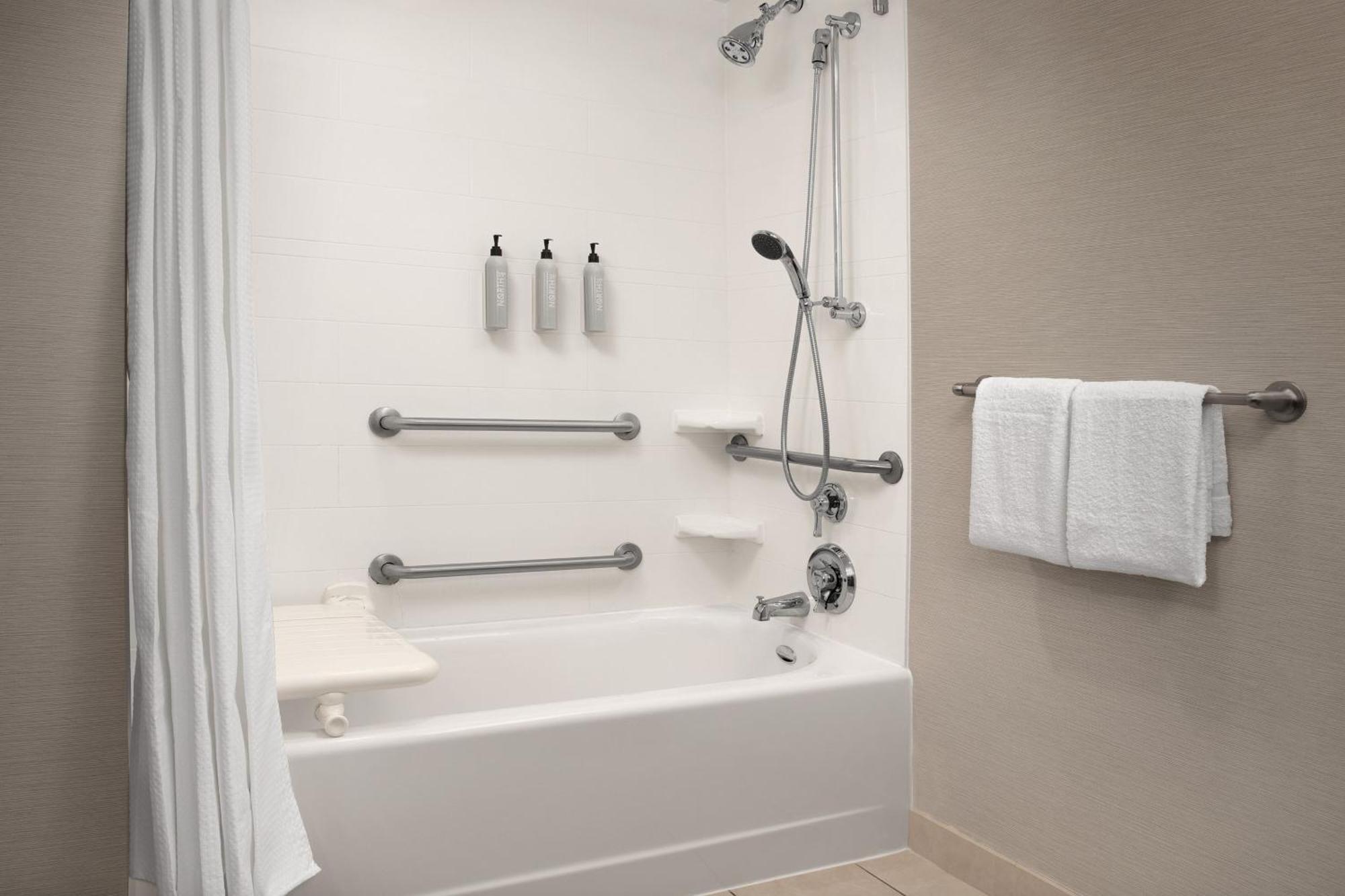 Courtyard By Marriott Syracuse Downtown At Armory Square Hotel Buitenkant foto