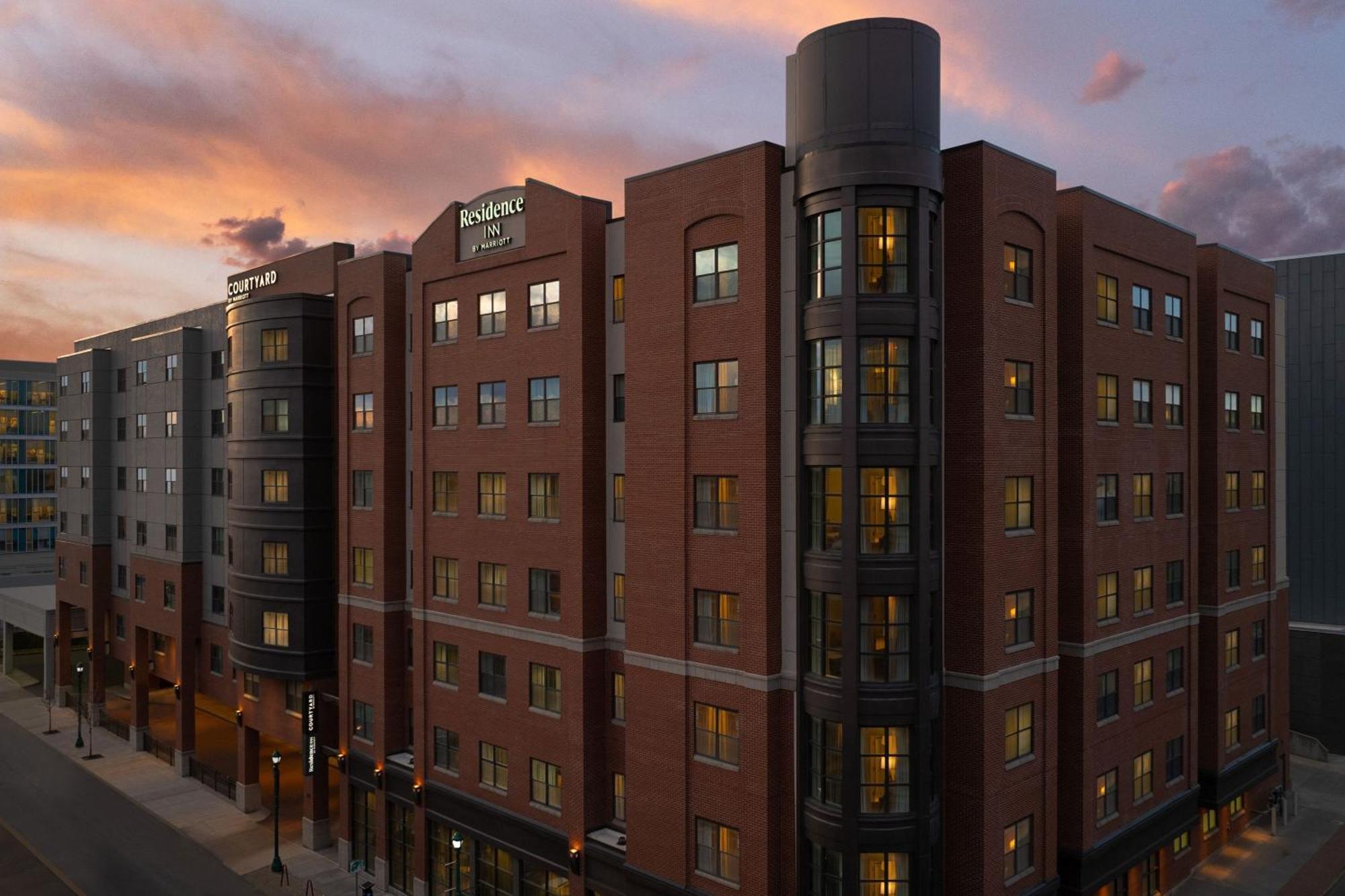 Courtyard By Marriott Syracuse Downtown At Armory Square Hotel Buitenkant foto