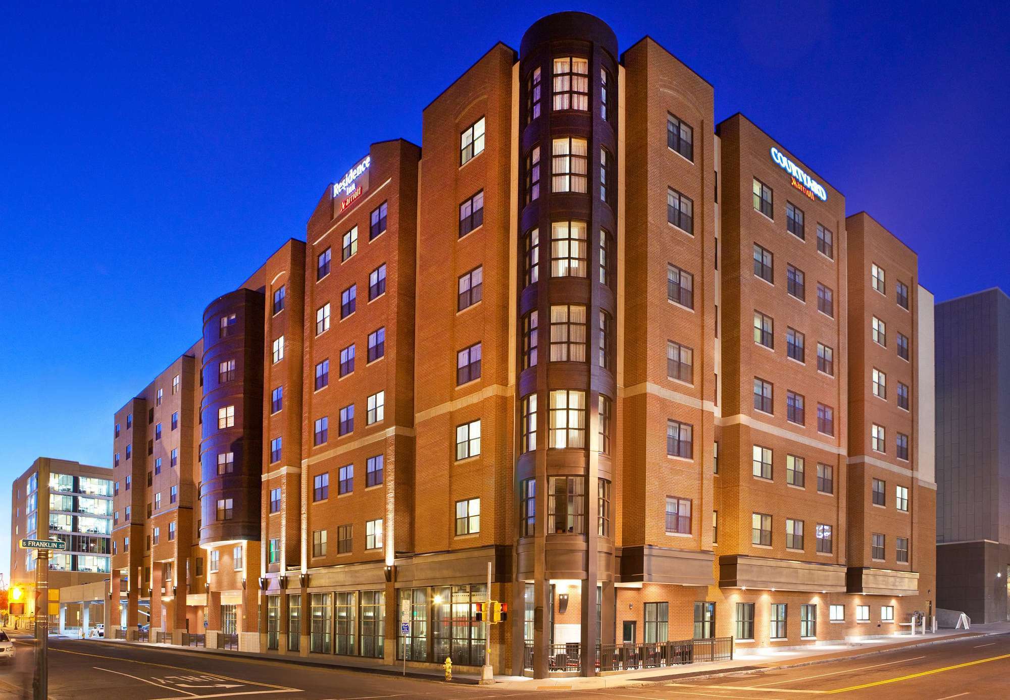 Courtyard By Marriott Syracuse Downtown At Armory Square Hotel Buitenkant foto